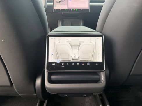Used 2026 Tesla Model Y AWD image 15