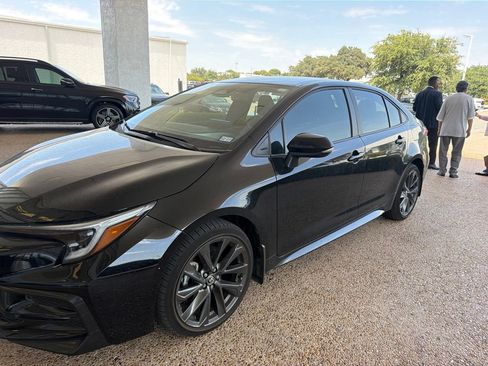 Used 2025 Toyota Corolla SE FWD image 1