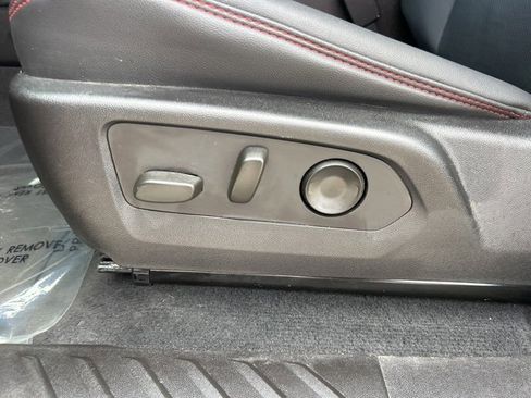 Used 2024 Chevrolet Colorado Z71 w/ Z71 Convenience Package 2 image 16