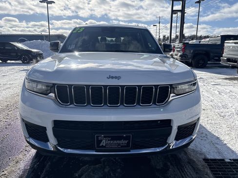 Used 2023 Jeep Grand Cherokee L Laredo image 9