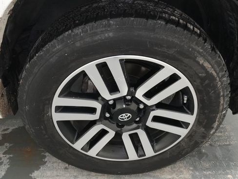 Used 2015 Toyota 4Runner Limited image 11