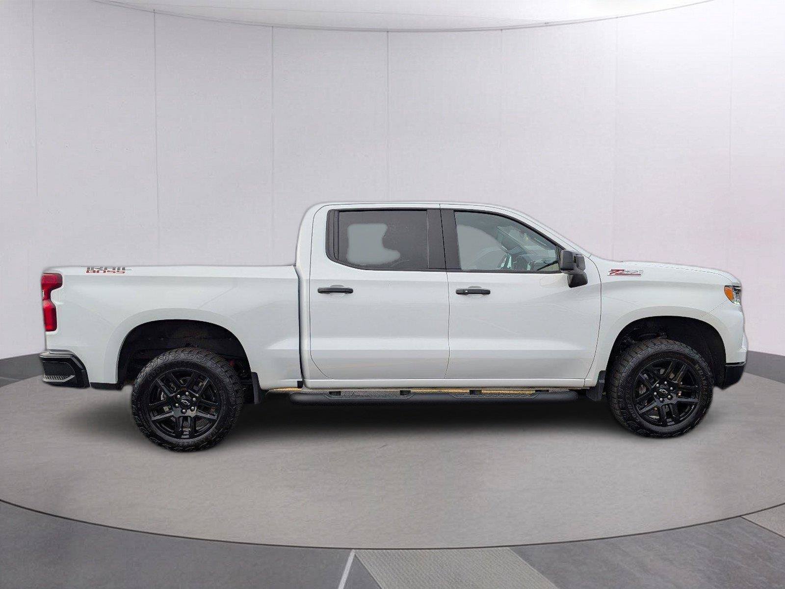 Used 2025 Chevrolet Silverado 1500 LT Trail Boss w/ Convenience Package II AWD/4WD image 8