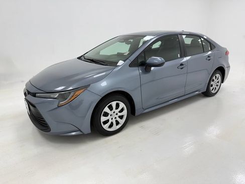 Used 2024 Toyota Corolla LE FWD image 5
