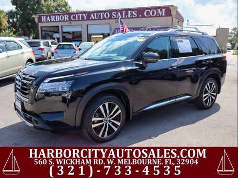 Used 2024 Nissan Pathfinder Platinum FWD image 1