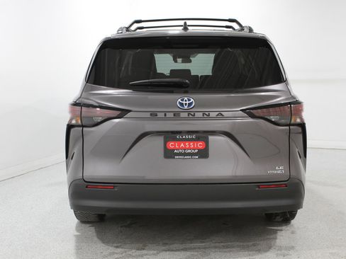 Used 2023 Toyota Sienna LE image 19