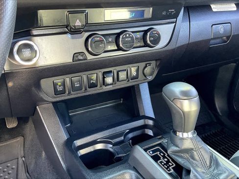 Used 2021 Toyota Tacoma TRD Sport w/ Technology Package image 32