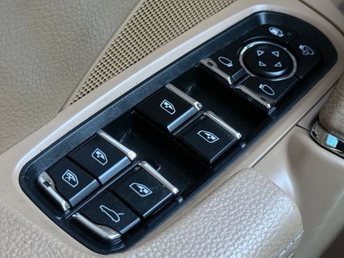 Used 2017 Porsche Cayenne Platinum Edition image 28