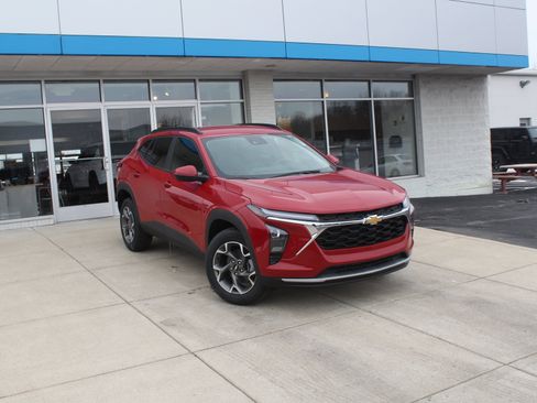 New 2026 Chevrolet Trax LT image 2