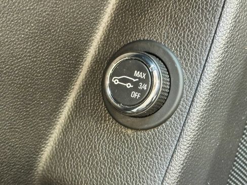 Used 2022 Chevrolet Traverse LT AWD/4WD image 33