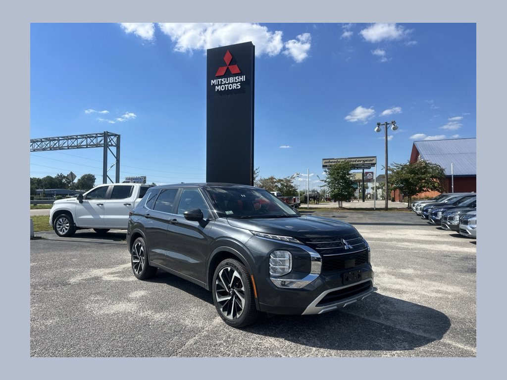 Used 2024 Mitsubishi Outlander SE AWD/4WD image 1