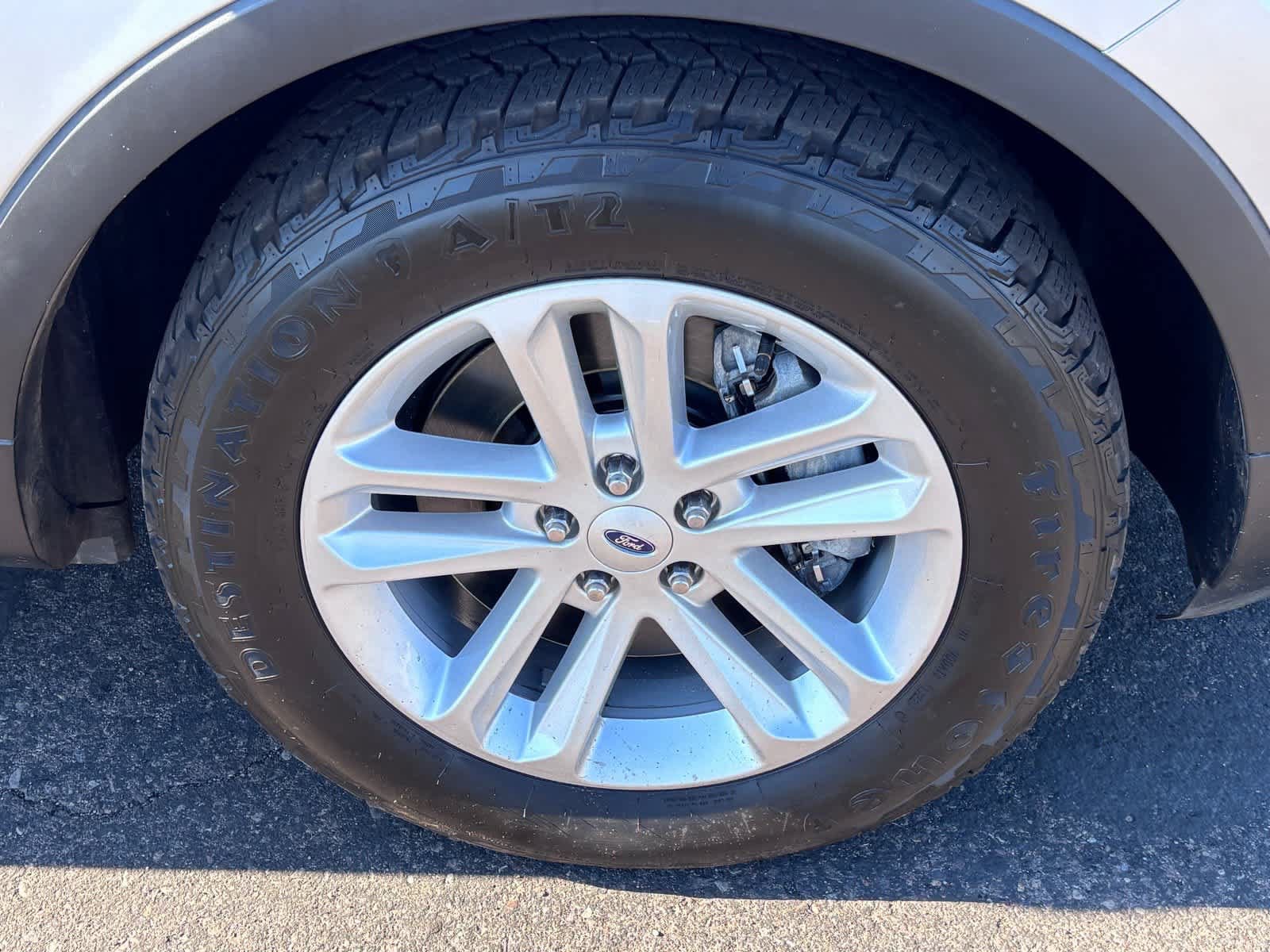 Used 2017 Ford Explorer XLT w/ Equipment Group 201A FWD image 11