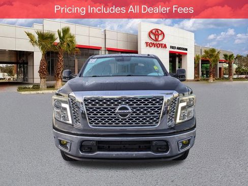 Used 2017 Nissan Titan SL w/ SL Towing Convenience Package RWD image 9