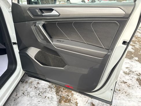 Used 2022 Volkswagen Tiguan SE image 29