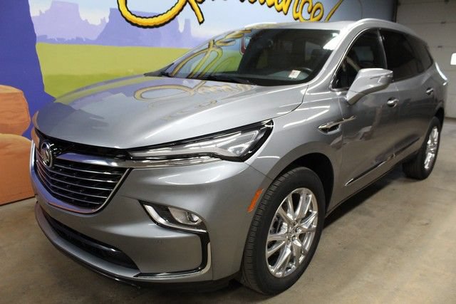 Used 2023 Buick Enclave Essence w/ Experience Buick Package FWD image 9