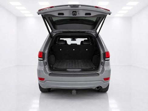 Used 2019 Jeep Grand Cherokee Altitude AWD/4WD image 12