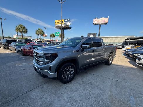 Used 2025 GMC Sierra 1500 SLE w/ Preferred Package RWD image 9