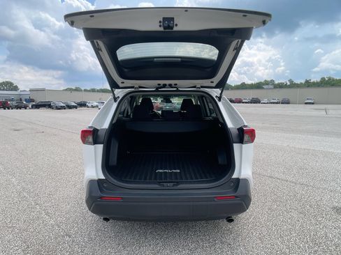 Used 2022 Toyota RAV4 LE AWD/4WD image 22