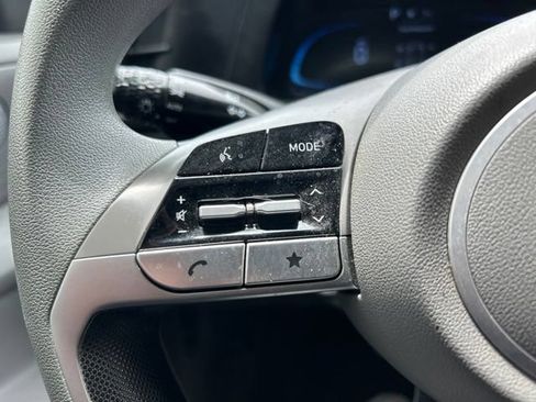 Used 2025 Hyundai Elantra SE FWD image 15