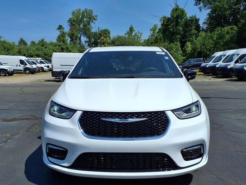 New 2026 Chrysler Pacifica Select image 8