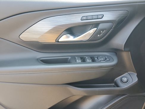 Used 2024 GMC Terrain SLT image 21