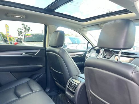 Used 2017 Cadillac XT5 Luxury w/ Driver Awareness Package FWD image 17