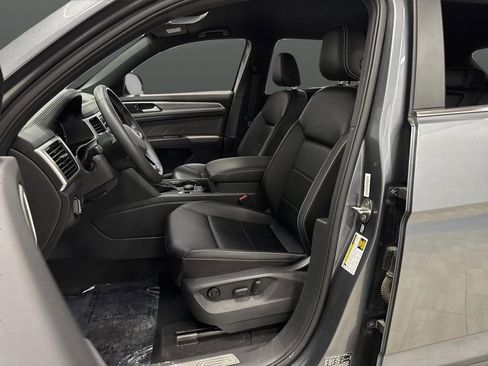 Used 2022 Volkswagen Atlas Cross Sport SE image 4