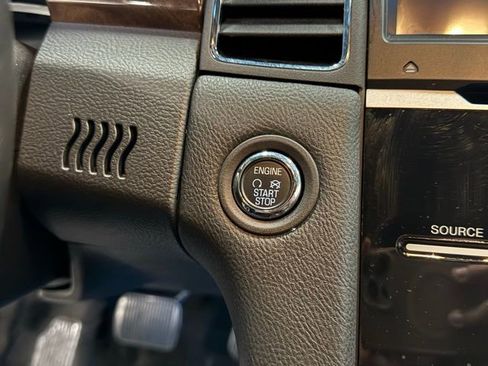 Used 2018 Ford Taurus Limited image 17