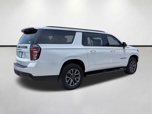 Used 2024 Chevrolet Suburban Z71 w/ Luxury Package AWD/4WD image 3