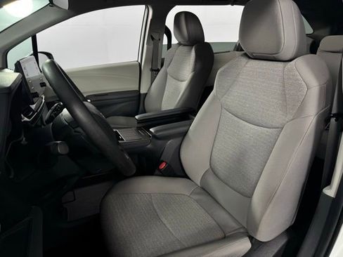Used 2024 Toyota Sienna LE image 14