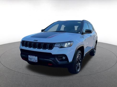 Used 2025 Jeep Compass Trailhawk w/ Trailer Tow Group image 7