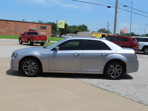 Used 2017 Chrysler 300 S AWD/4WD image 9