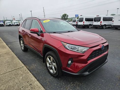 Used 2021 Toyota RAV4 XLE Premium AWD/4WD image 4