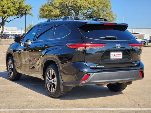 Used 2021 Toyota Highlander XLE image 4