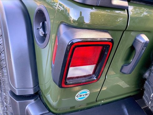 Certified 2024 Jeep Wrangler Willys image 21