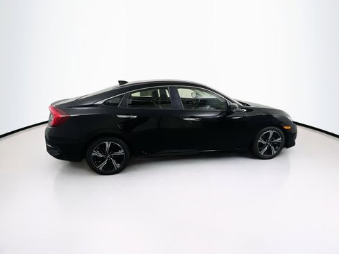 Used 2018 Honda Civic Touring image 4