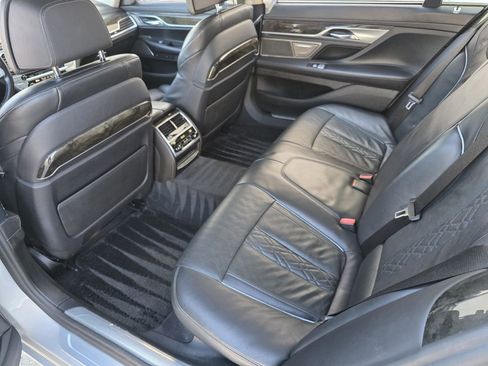 Used 2019 BMW 750i w/ Executive Package image 30