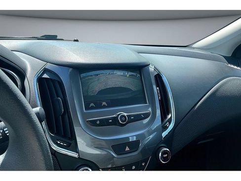 Used 2018 Chevrolet Cruze LT FWD image 23