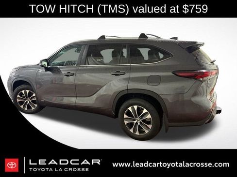 Used 2024 Toyota Highlander XLE AWD/4WD image 2