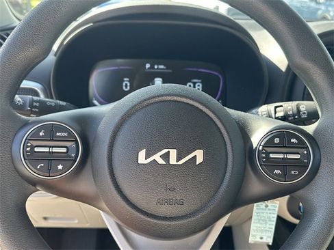 Certified 2025 Kia Soul LX w/ LX Technology Package image 17