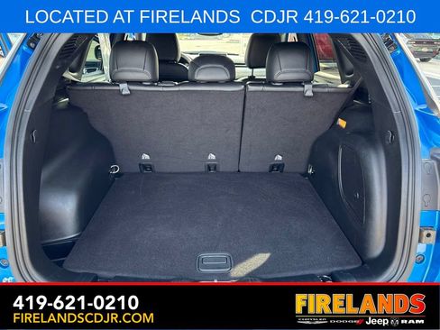 Used 2024 Jeep Compass Latitude w/ Sun and Sound Group AWD/4WD image 17