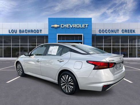 Used 2024 Nissan Altima 2.5 SV FWD image 6