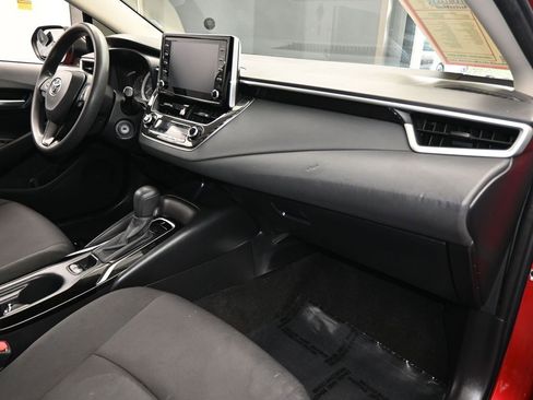 Used 2020 Toyota Corolla LE image 41