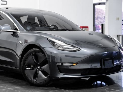 Used 2018 Tesla Model 3 Long Range image 8