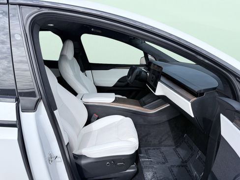 Used 2023 Tesla Model X image 48