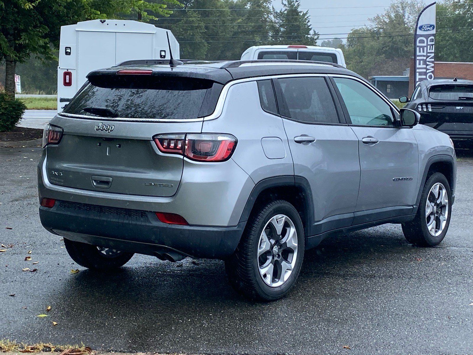 Used 2018 Jeep Compass Limited w/ Safe & Security Group AWD/4WD image 4