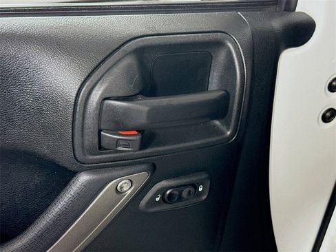 Used 2018 Jeep Wrangler Unlimited Sport S image 8