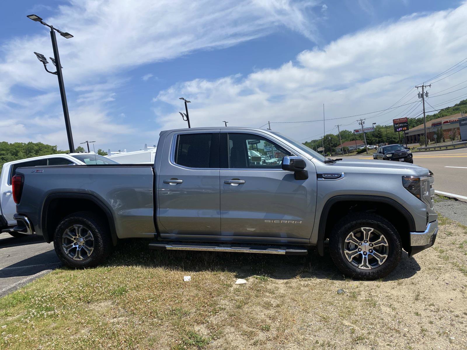 Used 2026 GMC Sierra 1500 SLE AWD/4WD image 5