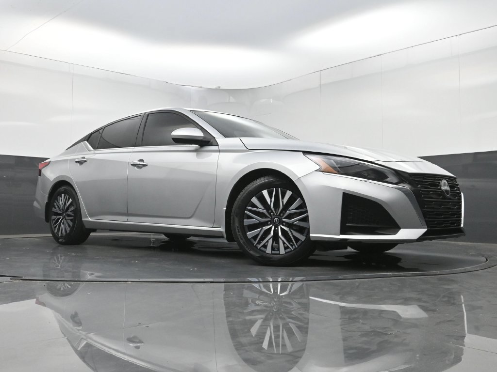 Used 2023 Nissan Altima 2.5 SV FWD image 21
