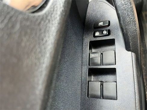 Used 2018 Toyota Corolla LE w/ LE Premium Package w/Moonroof image 21