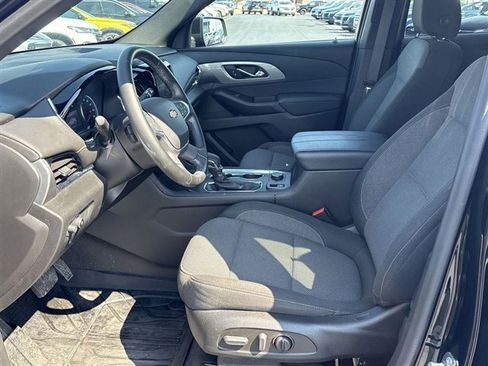Used 2023 Chevrolet Traverse LT image 18